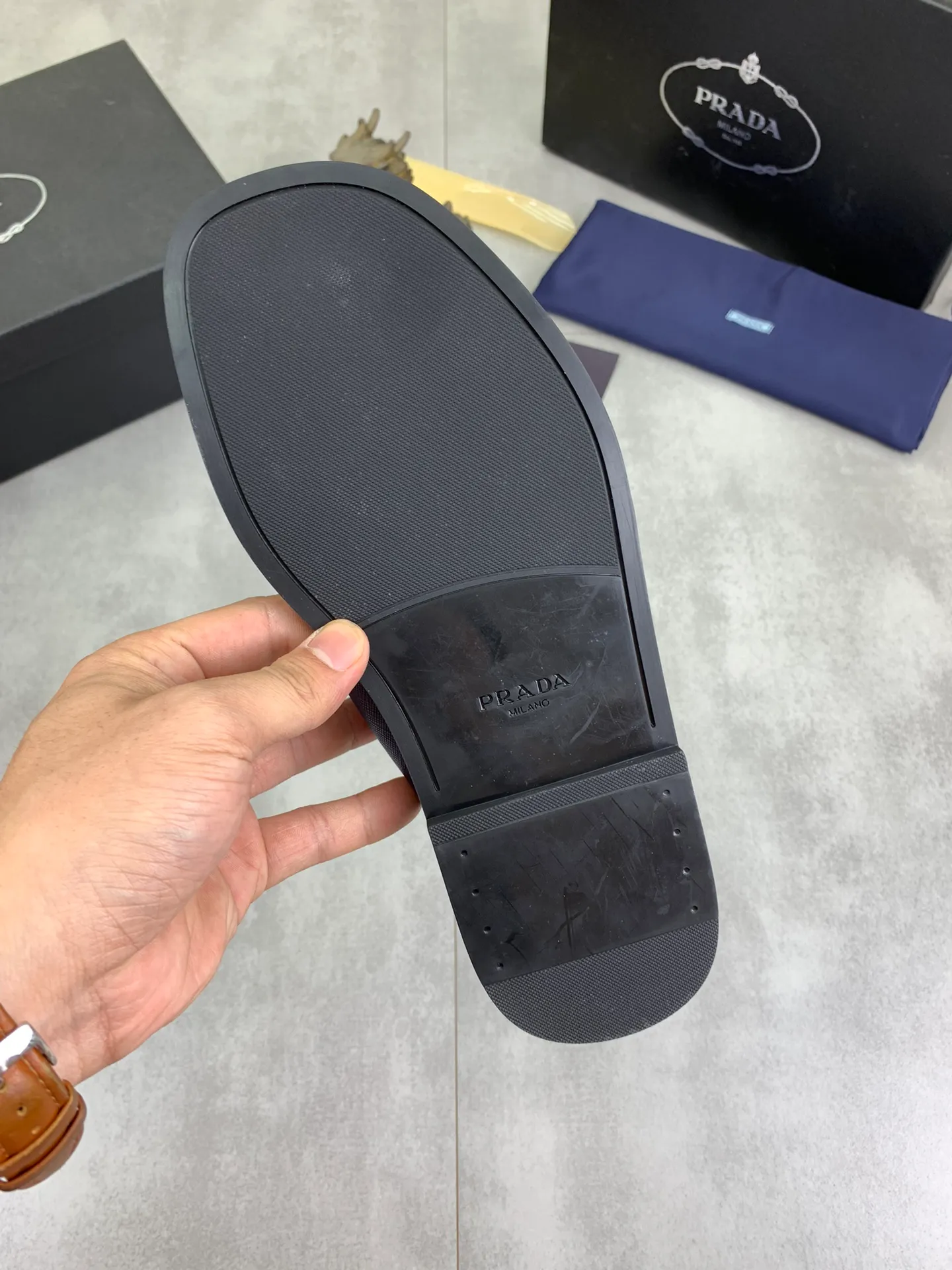 Men's shoes 💰P300💰【New style】🎁🎁🎁 PRADA Prada's new casual slippers, original official website 1:1, perfect workmanship, transmitting a kind of noble luxury, sublimating its definition of luxury in Prada's high-end extraordinary craftsmanship. Original combination outsole, code number: 38-44 (45 customized) 4️⃣colors🉑️ to choose from